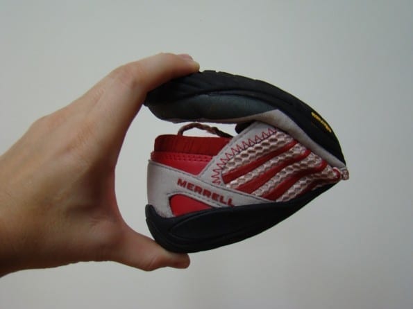 barefoot-pace-red3 bend pace gloves in half easily